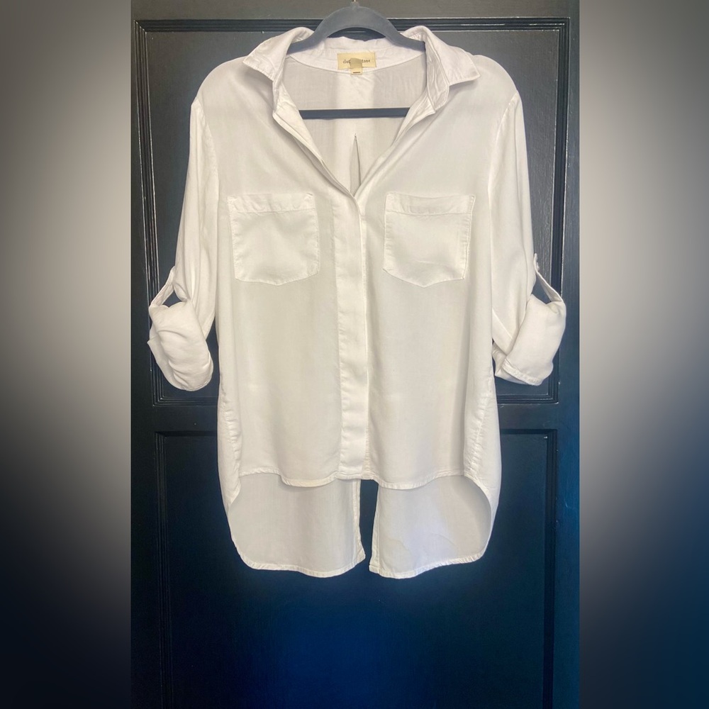Cloth and Stone white button down shirt with split tail. Size L.
